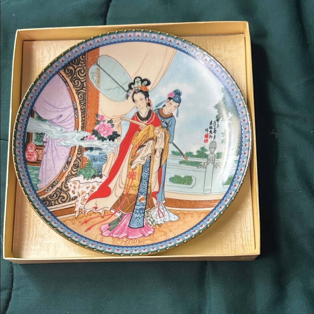 Decorative Asian-Inspired Plate with Elegant Design